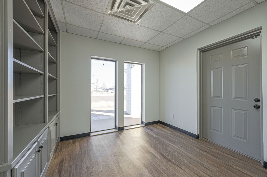 More Photos Of 3009 Epperly Dr, Oklahoma City Office For Sale