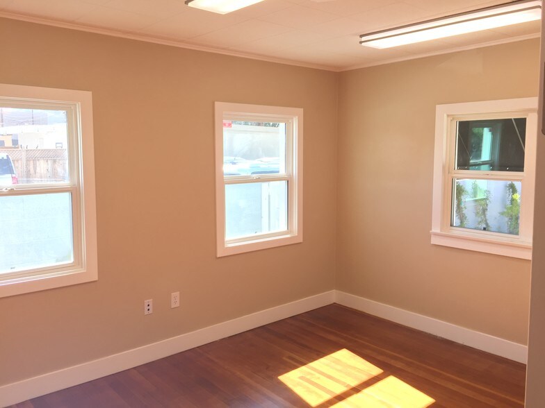 More Photos Of 514 E Bonneville Ave, Las Vegas Freestanding For Lease