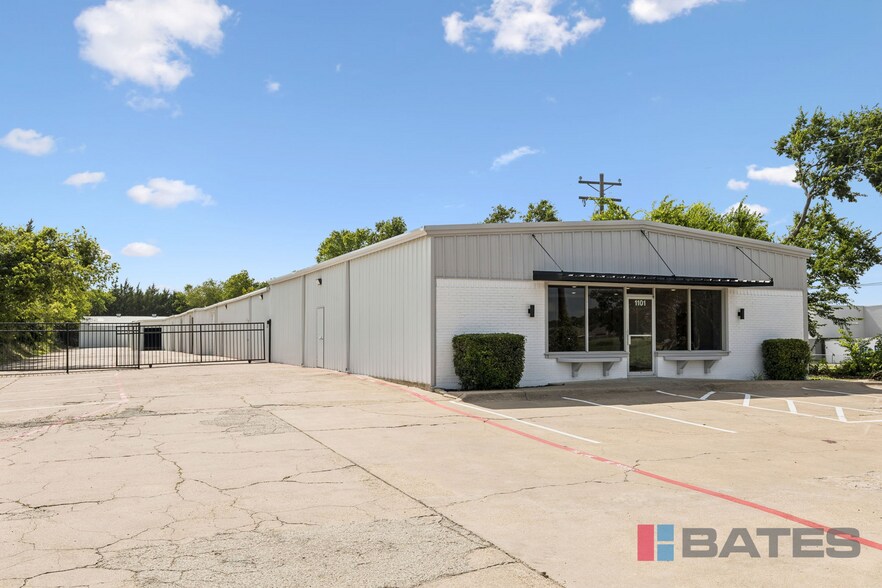 Primary Photo Of 1101 S Hampton Rd, DeSoto Showroom For Sale