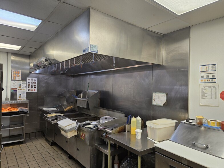 More Photos Of 3550 Isleta Blvd SE, Albuquerque Fast Food For Sale