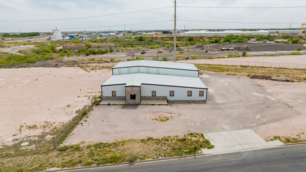 More Photos Of 1010 S Meadow Ave, Odessa Warehouse For Sale
