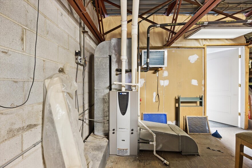 More Photos Of 4205-4215 Lawndale Ave, Lyons Manufacturing For Sale