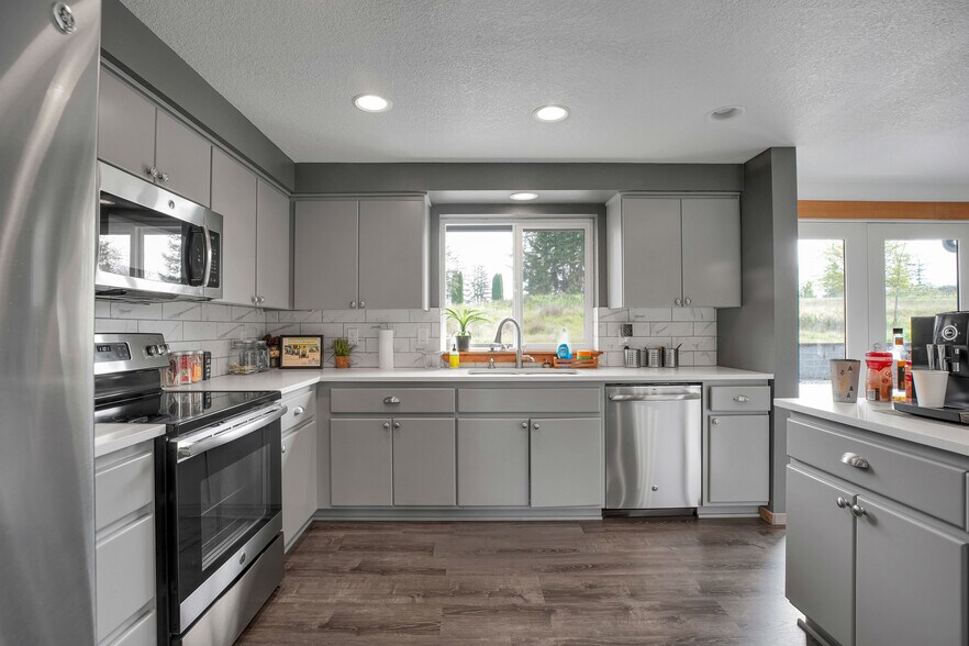 More Photos Of 406 NE 184th St, Ridgefield Office Residential For Lease