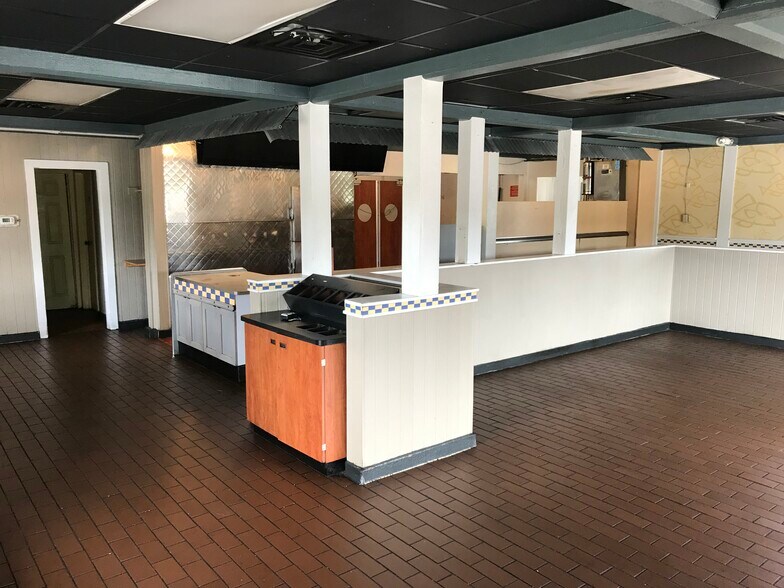 More Photos Of 800 Irving Park Rd, Hanover Park General Retail For Sale