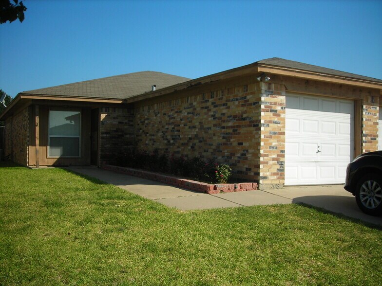 More Photos Of 3600 Hulen Park Cir, Fort Worth Multifamily For Sale