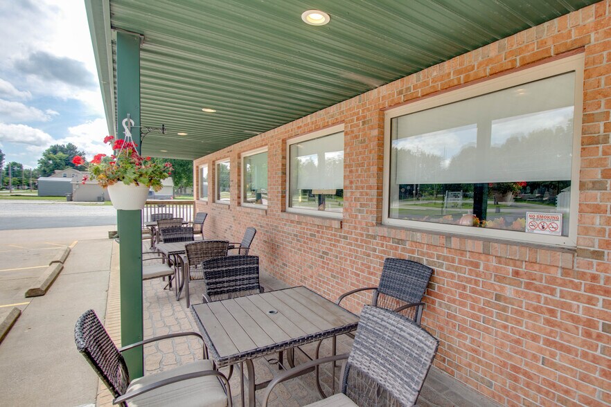 More Photos Of 908 N Main St, Brighton Restaurant For Sale
