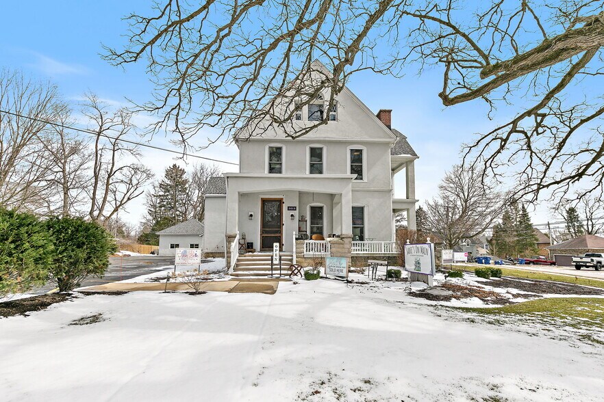 More Photos Of 303 N Main St, Elburn General Retail For Sale