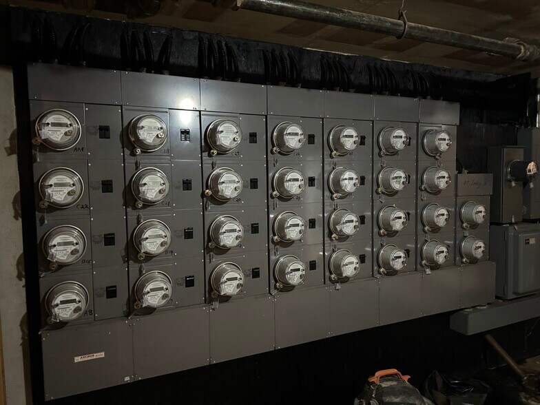 More Photos Of 27 Imlay St, Hartford Apartments For Sale