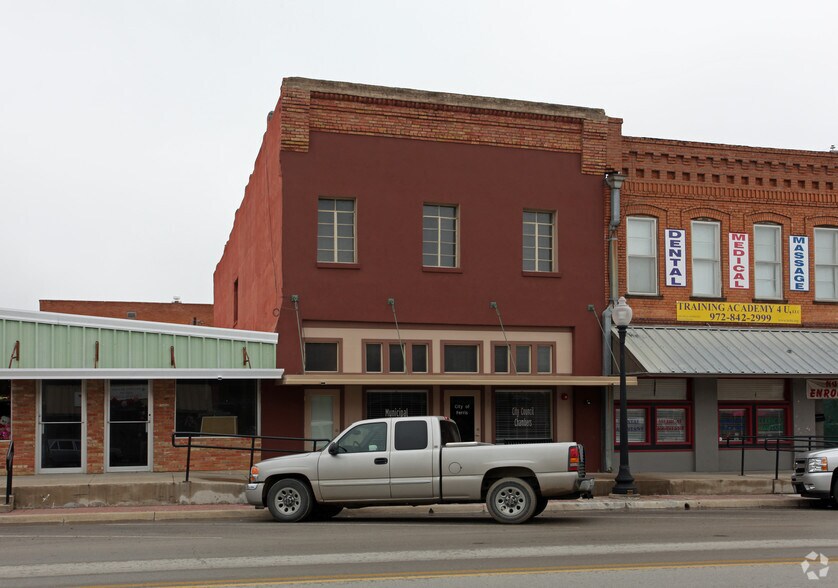 More Photos Of 215 W 6th St, Ferris Office For Sale