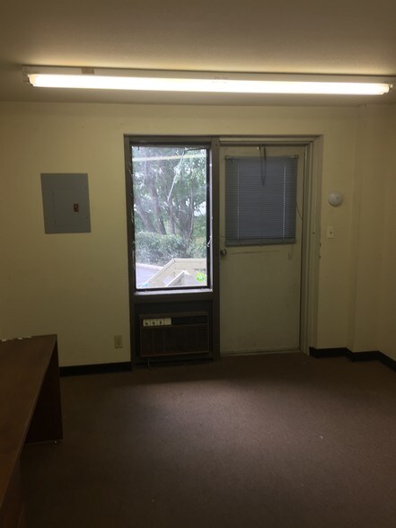 More Photos Of 2813 Industrial Plaza Dr, Tallahassee Warehouse For Lease