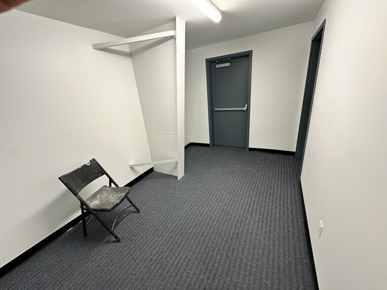 More Photos Of 4865 Arthur Kill Rd, Staten Island Warehouse For Lease