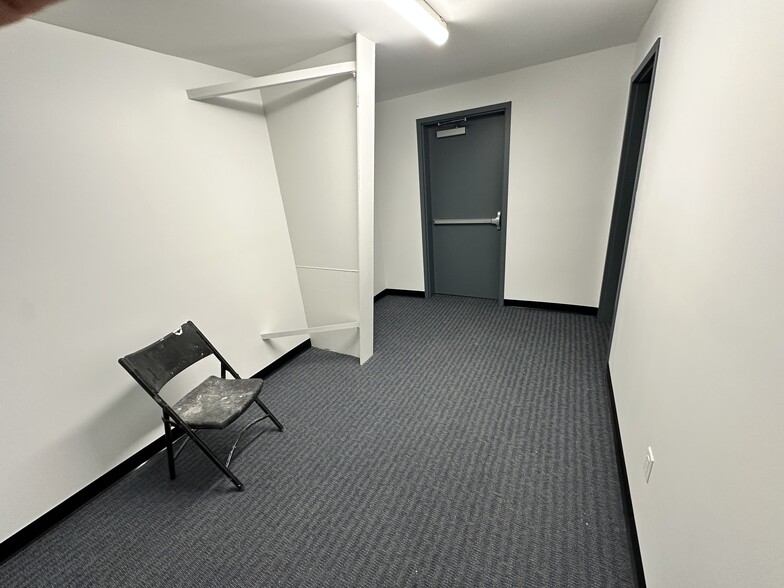 More Photos Of 4865 Arthur Kill Rd, Staten Island Warehouse For Sale