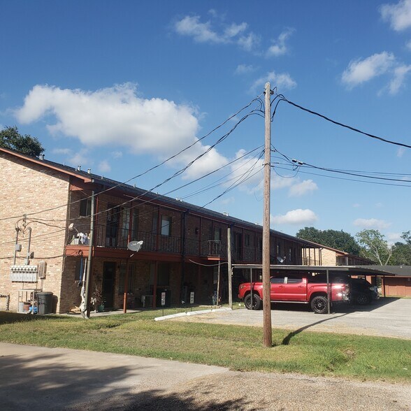 More Photos Of 516 E Myrtle St, Angleton Apartments For Sale