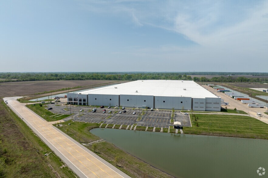 More Photos Of 3919 Lakeview Corporate Dr, Edwardsville Distribution For Lease