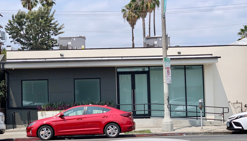 More Photos Of 7225 Melrose Ave, Los Angeles Medical For Lease