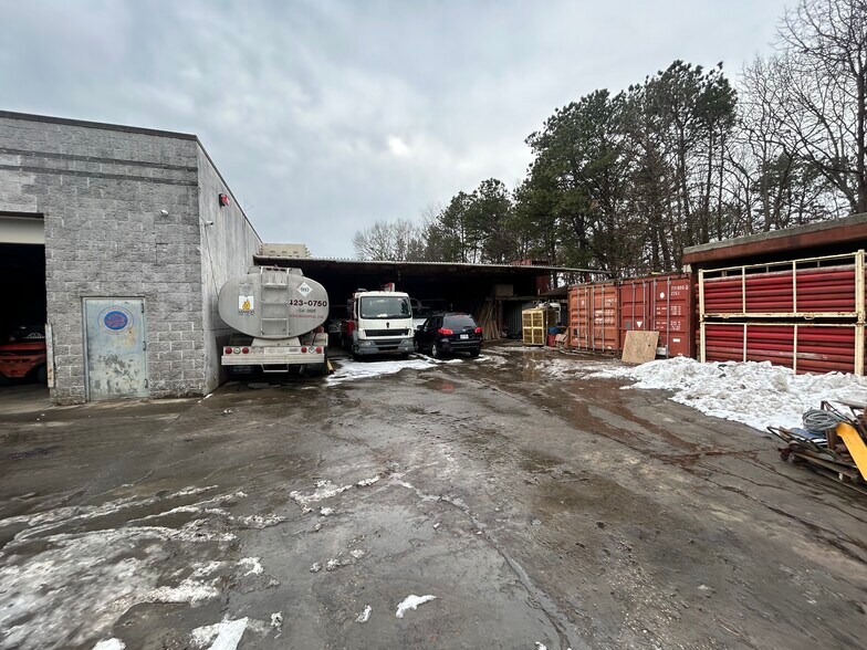 More Photos Of 28 Old Dock Rd, Yaphank Warehouse For Sale