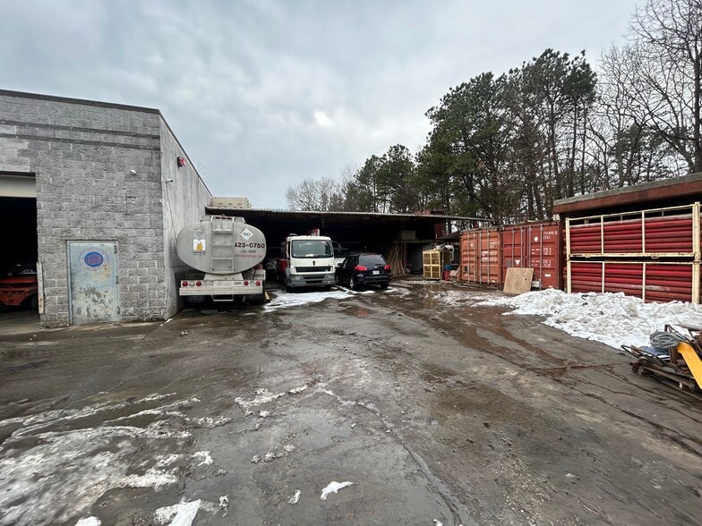 More Photos Of 28 Old Dock Rd, Yaphank Warehouse For Sale