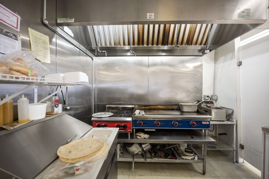 More Photos Of 5701 N Jornada Rd, Las Cruces Service Station For Sale