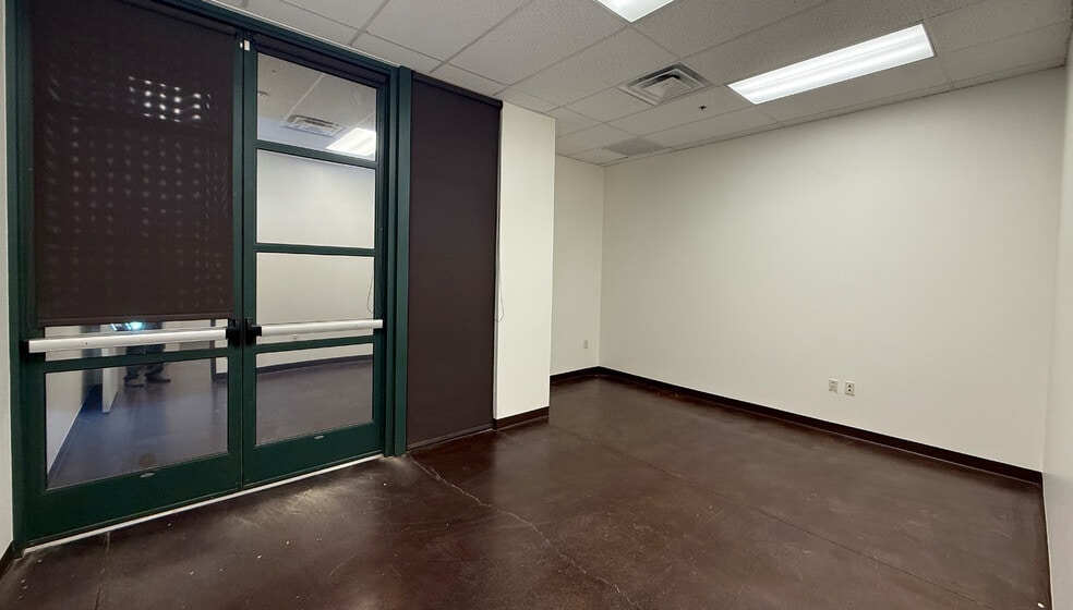 More Photos Of 79200 Corporate Center Dr, La Quinta Office For Lease