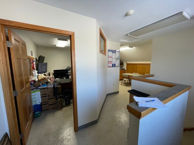 More Photos Of 5582 N 146th St, Hugo Freestanding For Sale