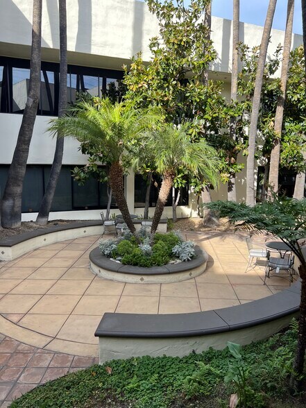 More Photos Of 30423 Canwood St, Agoura Hills Office For Sale