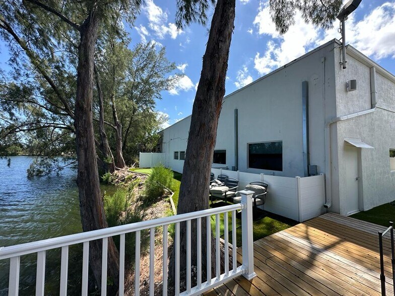 More Photos Of 423-425 NW 10th Ter, Hallandale Beach Light Manufacturing For Lease