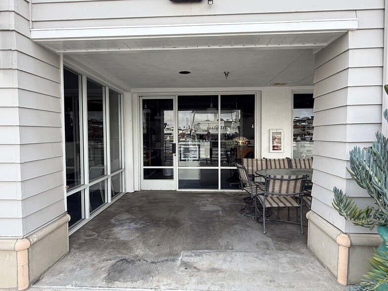 More Photos Of 2600-2700 Newport Blvd, Newport Beach Apartments For Lease