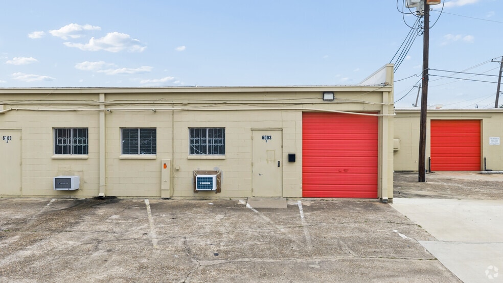 More Photos Of 6003 Bellaire Blvd, Houston Storefront For Lease
