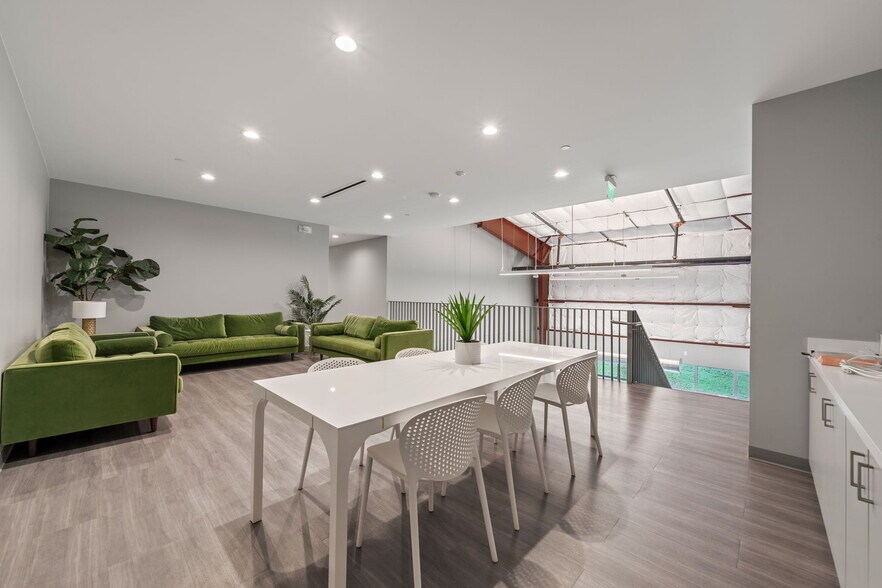 More Photos Of 8816 Cullen Ln, Austin Warehouse For Sale