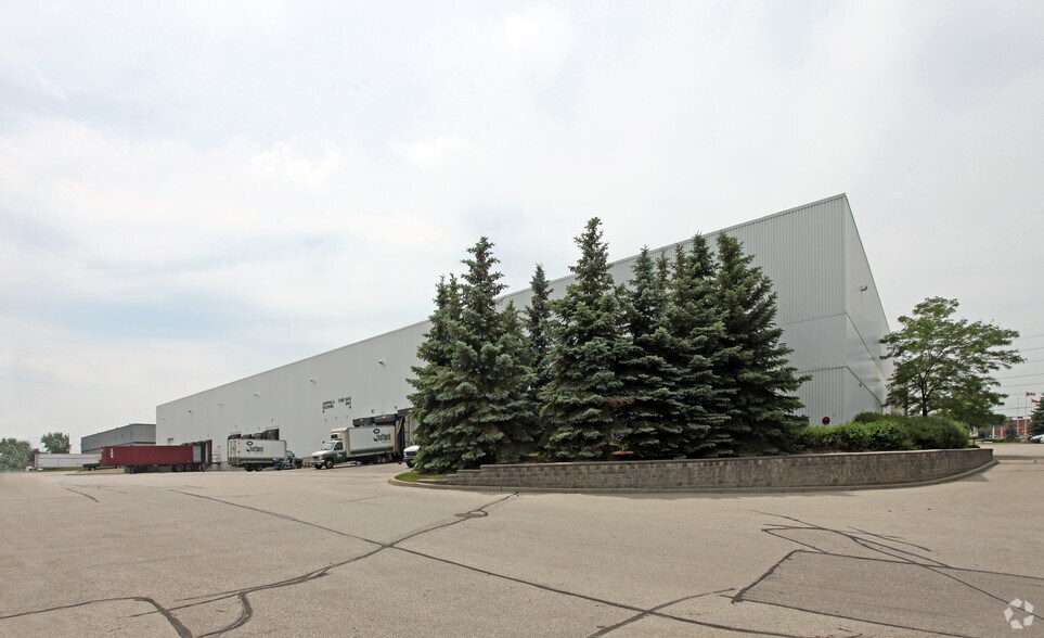 More Photos Of 1030 Courtneypark Dr E, Mississauga Warehouse For Lease