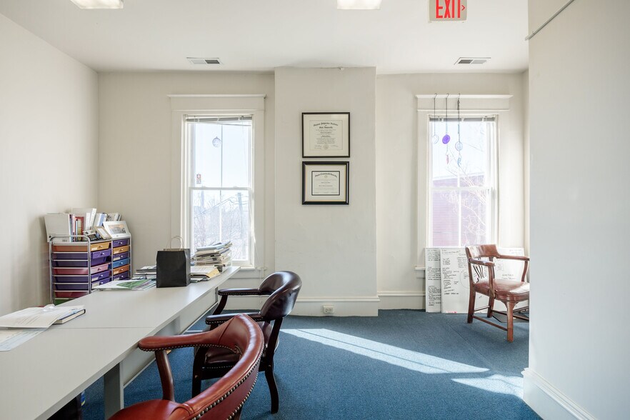 More Photos Of 1431 W Main St, Richmond Office For Lease