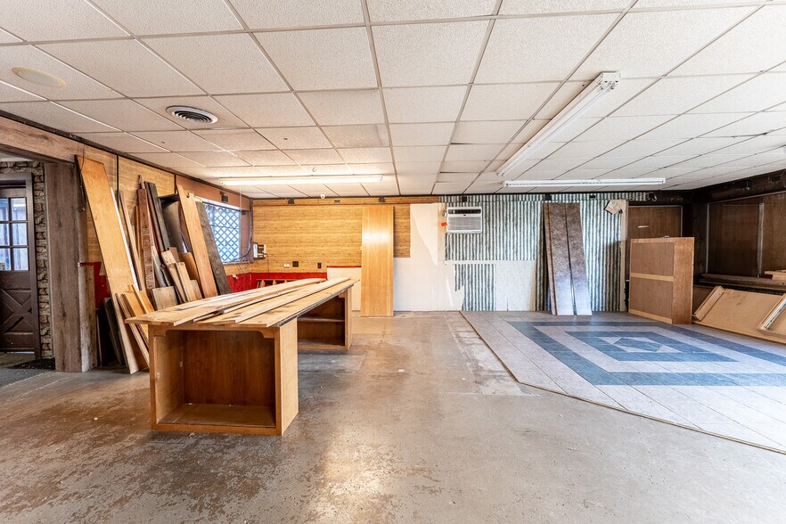 More Photos Of 1770 S Wabash St, Wabash Freestanding For Sale