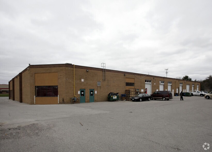 More Photos Of 33 Casebridge Ct, Toronto Warehouse For Lease