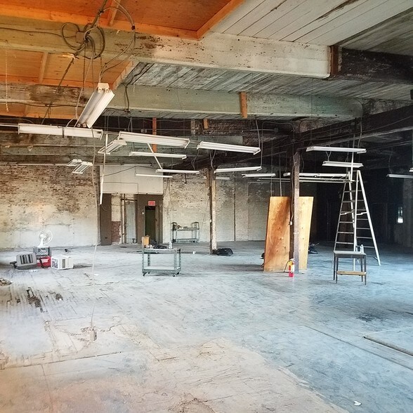 More Photos Of 60 Dickerson St, Newark Light Manufacturing For Lease