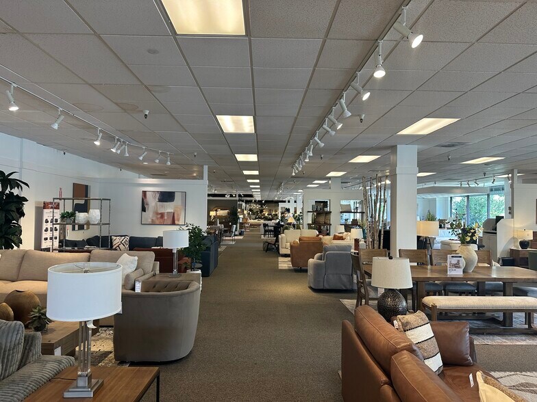 More Photos Of 4296-4360 Malaai St, Honolulu Warehouse For Lease