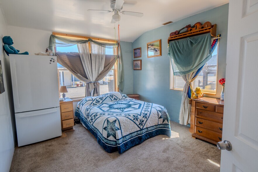 More Photos Of 215 Lawson Ln, Tenmile Warehouse For Sale