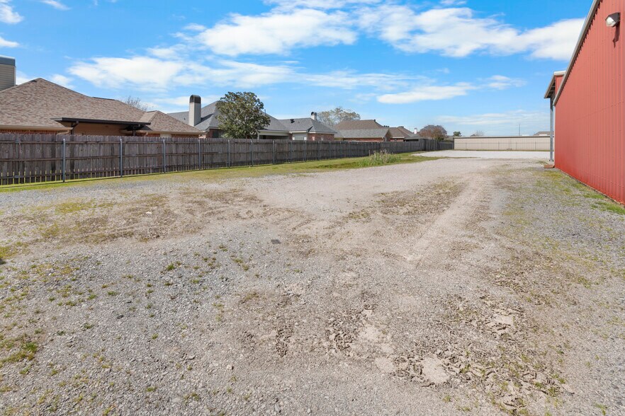 More Photos Of 312 Westgate Rd, Scott Warehouse For Sale
