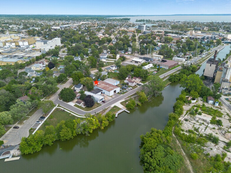 More Photos Of 100 Water St, Menasha General Retail For Sale