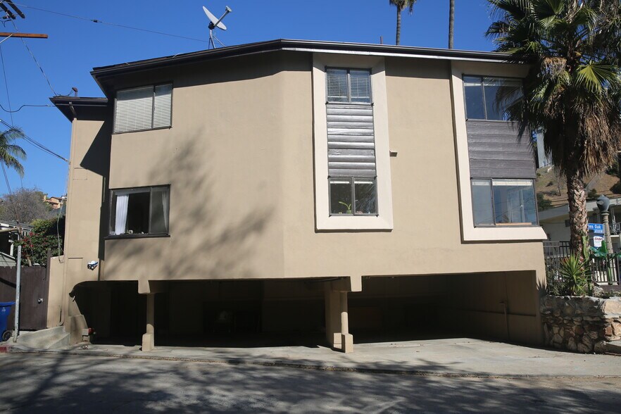 More Photos Of 2649 N Beachwood Dr, Los Angeles Apartments For Sale