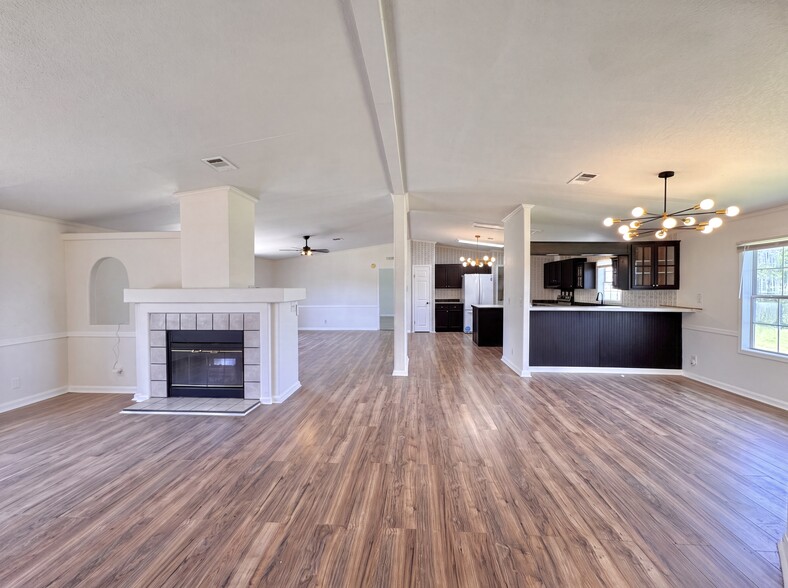 More Photos Of 501 County Road 248, Georgetown Flex For Sale