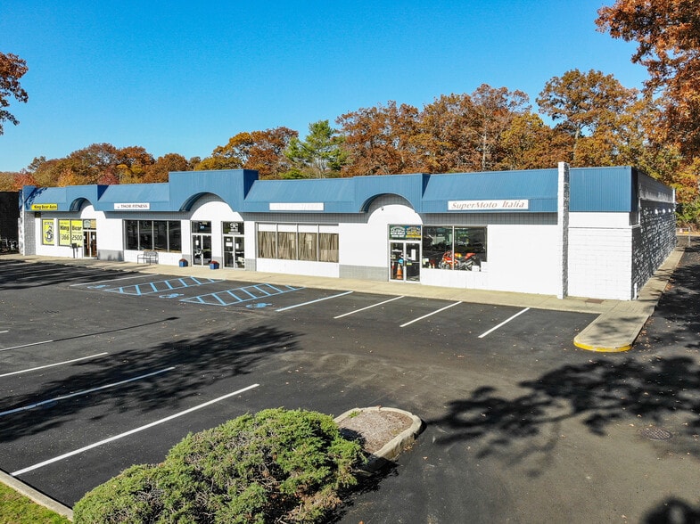 More Photos Of 805-815 Middle Country Rd, Saint James Storefront For Lease