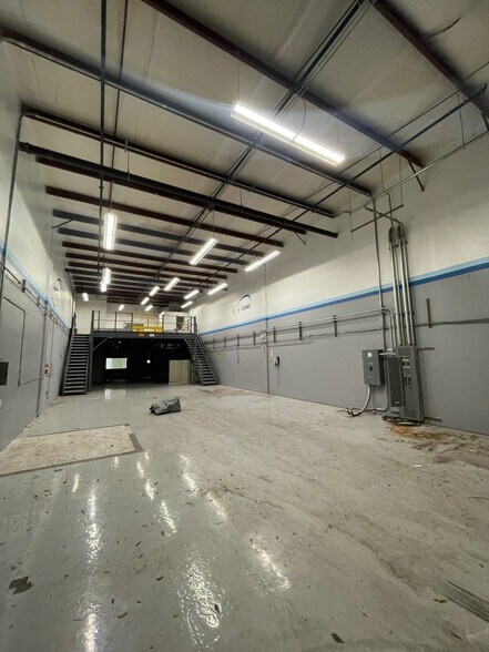 More Photos Of 4333 Silver Star Rd, Orlando Warehouse For Sale