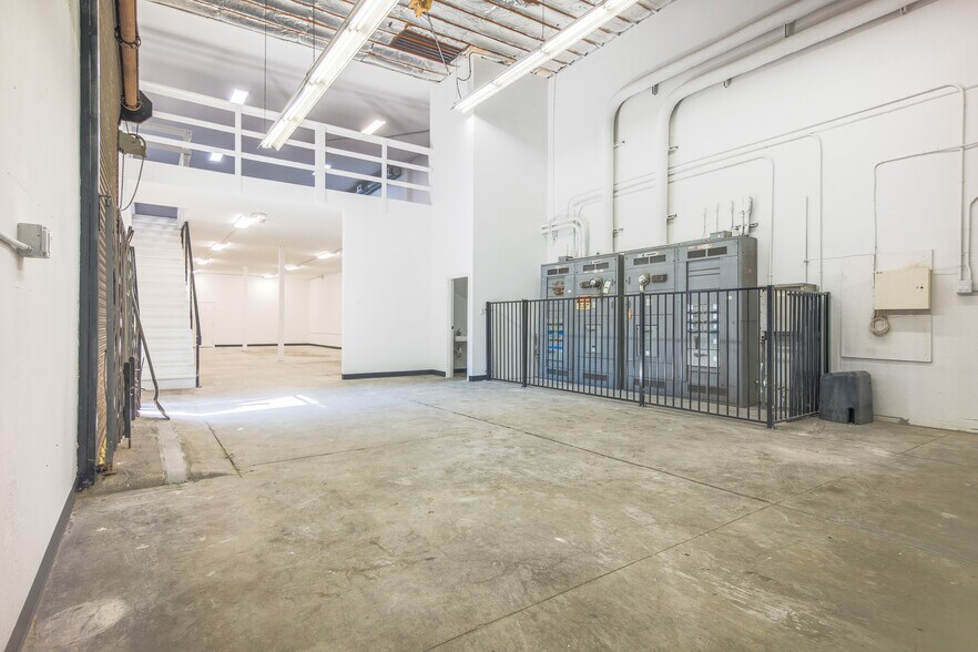 More Photos Of 2300 S Broadway, Los Angeles Manufacturing For Sale