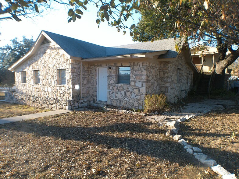 More Photos Of 503 E Avenue G, Lampasas Apartments For Sale