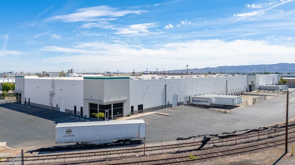 More Photos Of 1250 E Hadley St, Phoenix Distribution For Lease