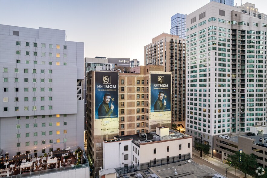 More Photos Of 111 W Huron St, Chicago Hotel For Lease