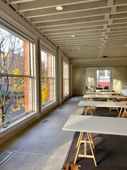 More Photos Of 1532 SW Morrison St, Portland Office For Sale