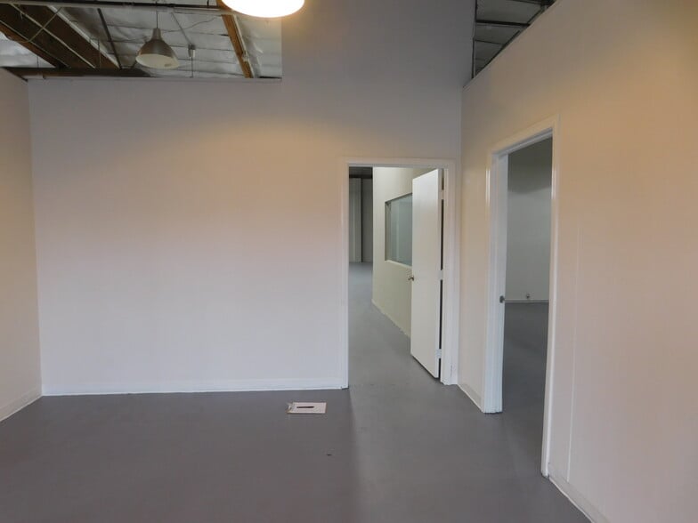 More Photos Of 1374 E 16th St, Los Angeles Warehouse For Sale