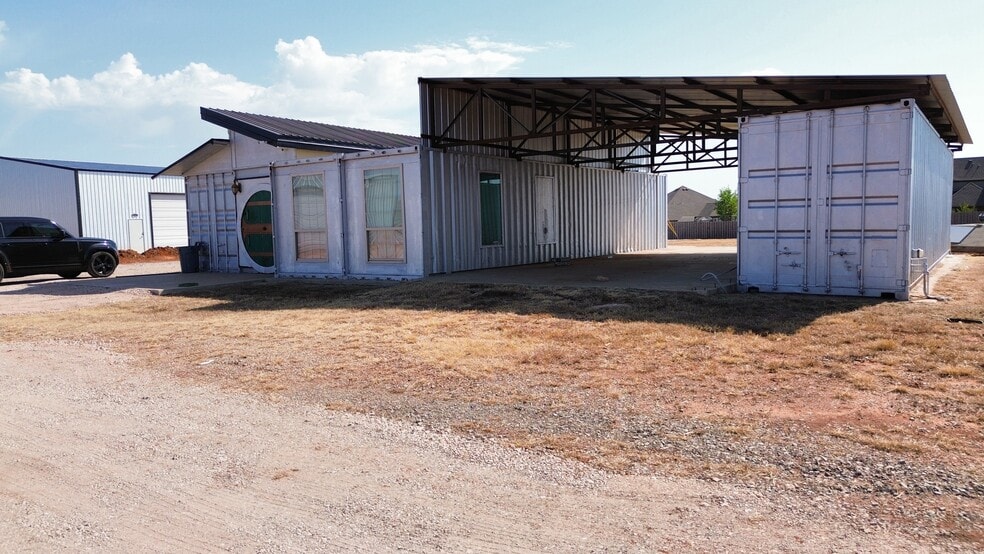 More Photos Of 8701 Summit View Ln, Edmond Warehouse For Lease