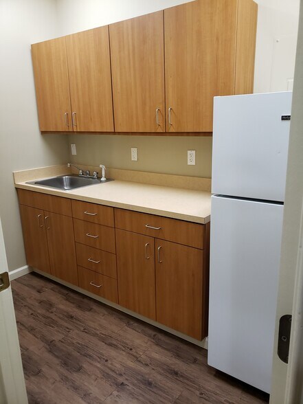 More Photos Of 2230 Towne Lake Pky, Woodstock Office For Lease